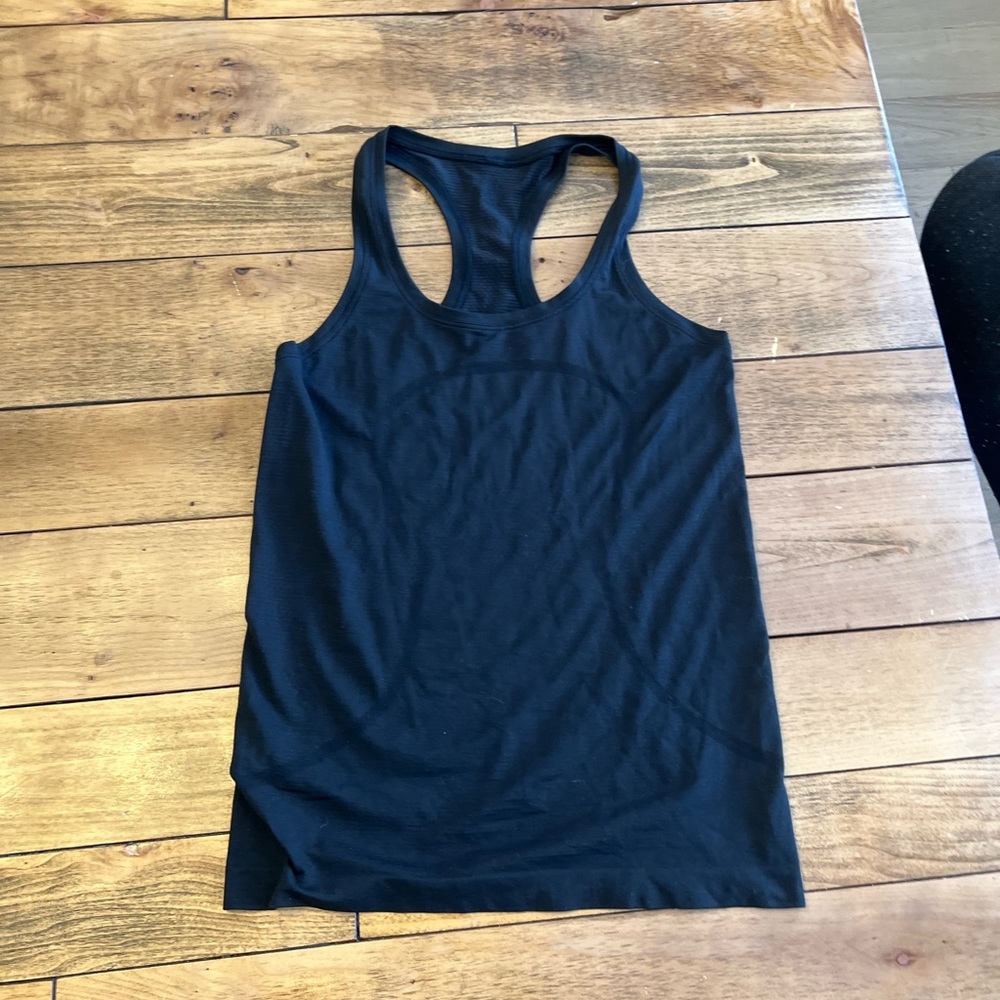 Lululemon Swiftly Tank Top worn handful times black size 6 regular length